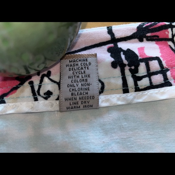 i.e. Woman, Colorful City printed Dress with Gerber Daisy Boarder, Size 22W - Picture 10 of 10